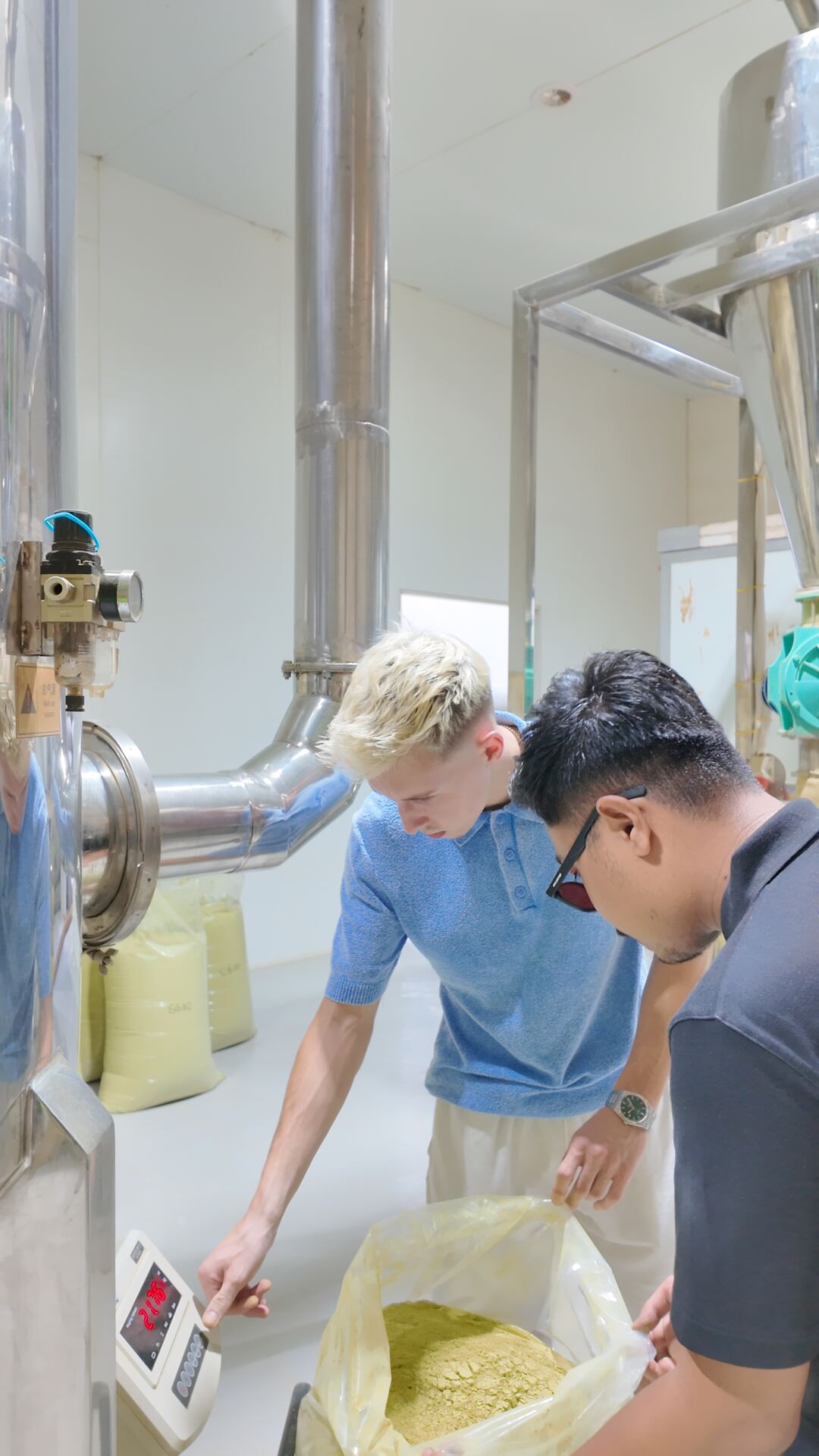 Milling kratom powder at the facility
